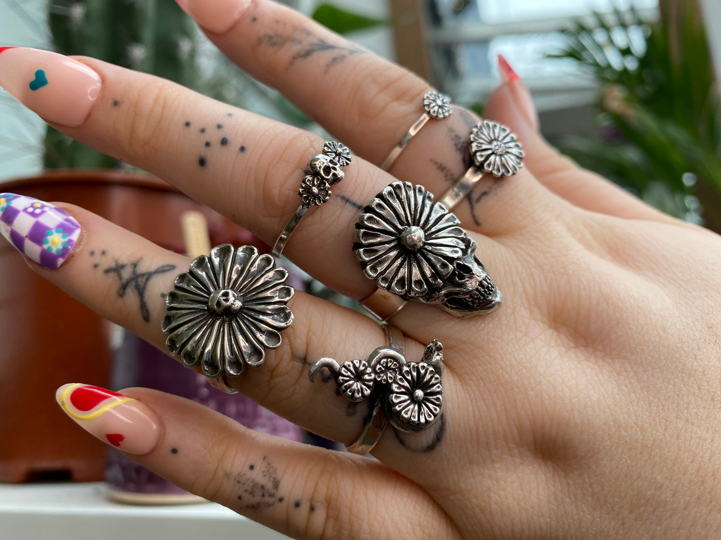 PUSHING UP DAISIES Sterling Silver Flower Skull Ring