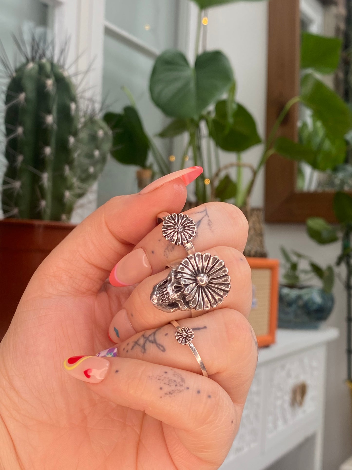 PUSHING UP DAISIES Sterling Silver Flower Skull Ring