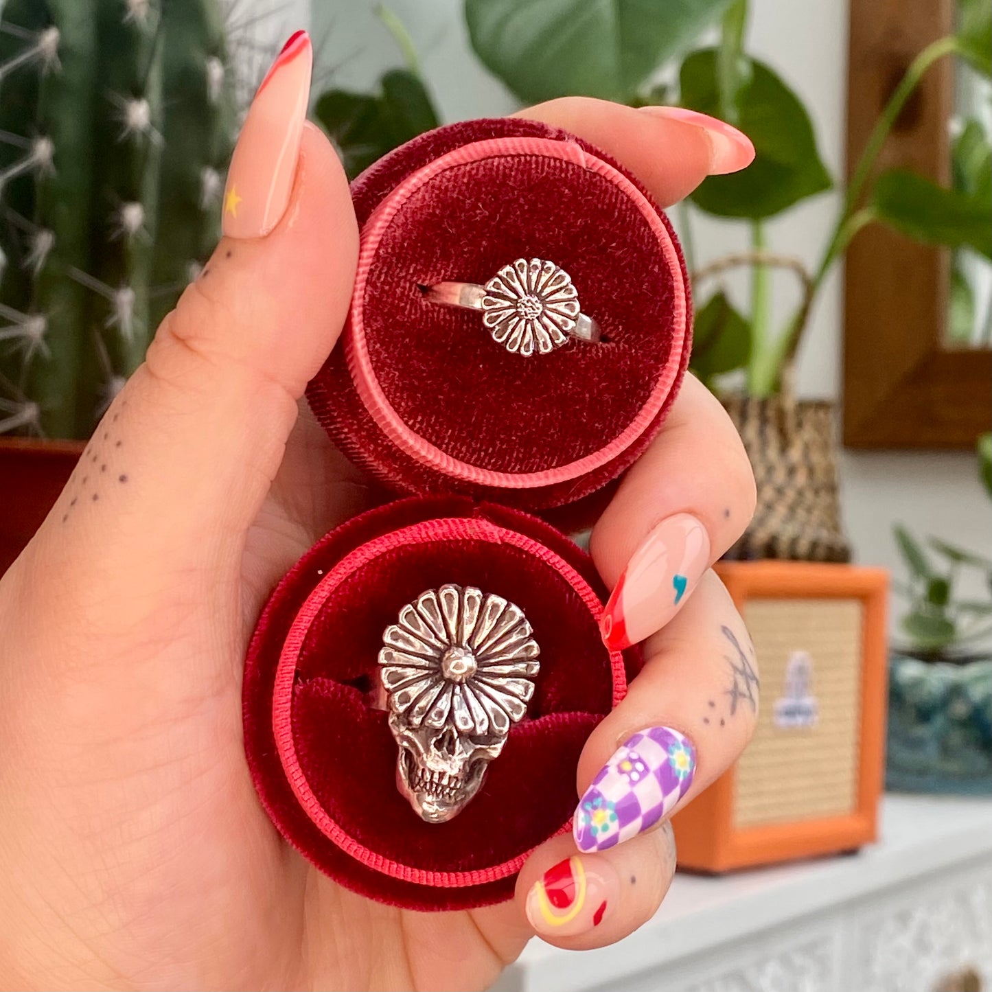 PUSHING UP DAISIES Sterling Silver Flower Skull Ring