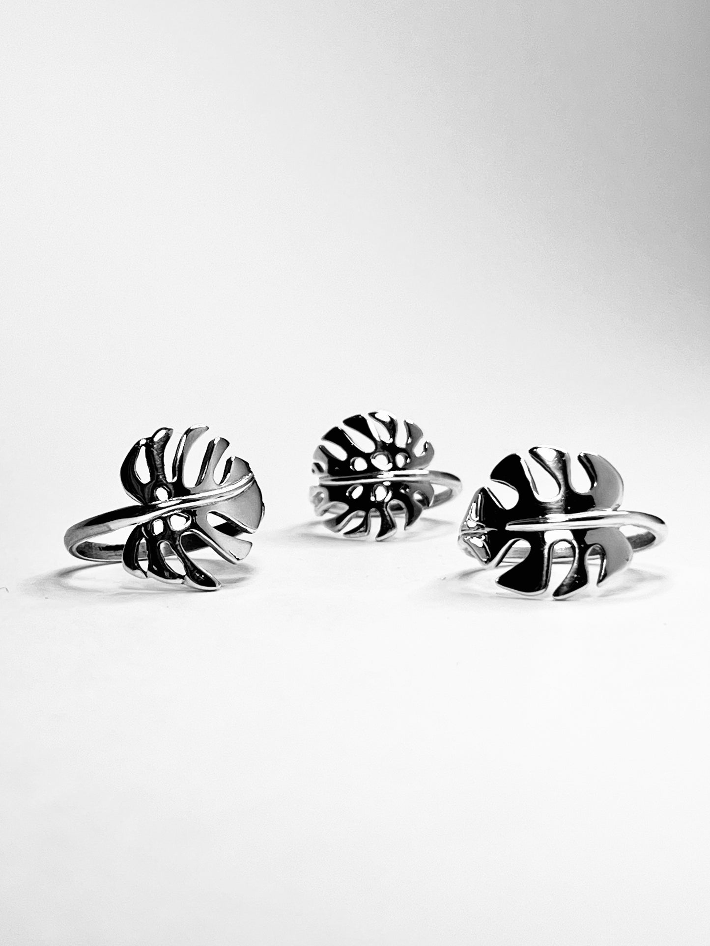 VERIEGATA Monstera Sterling Silver Ring